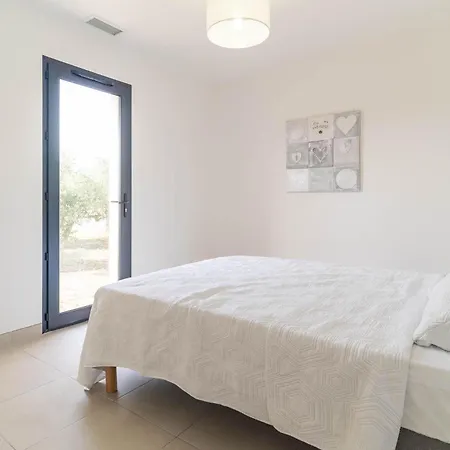 別荘 Beautiful Home In Bellegarde With Wifi ベルガルド