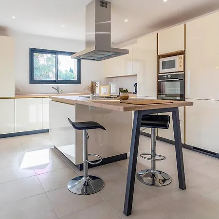 Cozy In Bellegarde With Kitchen Holiday home *